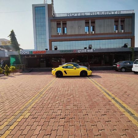 Hotel Nilkanth Navsari Eksteriør billede
