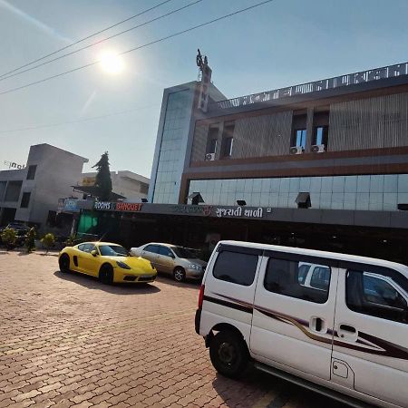 Hotel Nilkanth Navsari Eksteriør billede