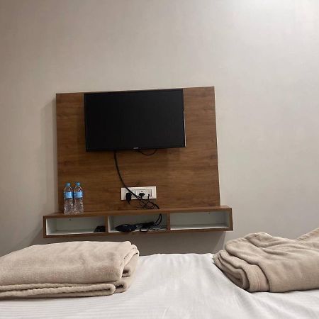 Hotel Nilkanth Navsari Eksteriør billede