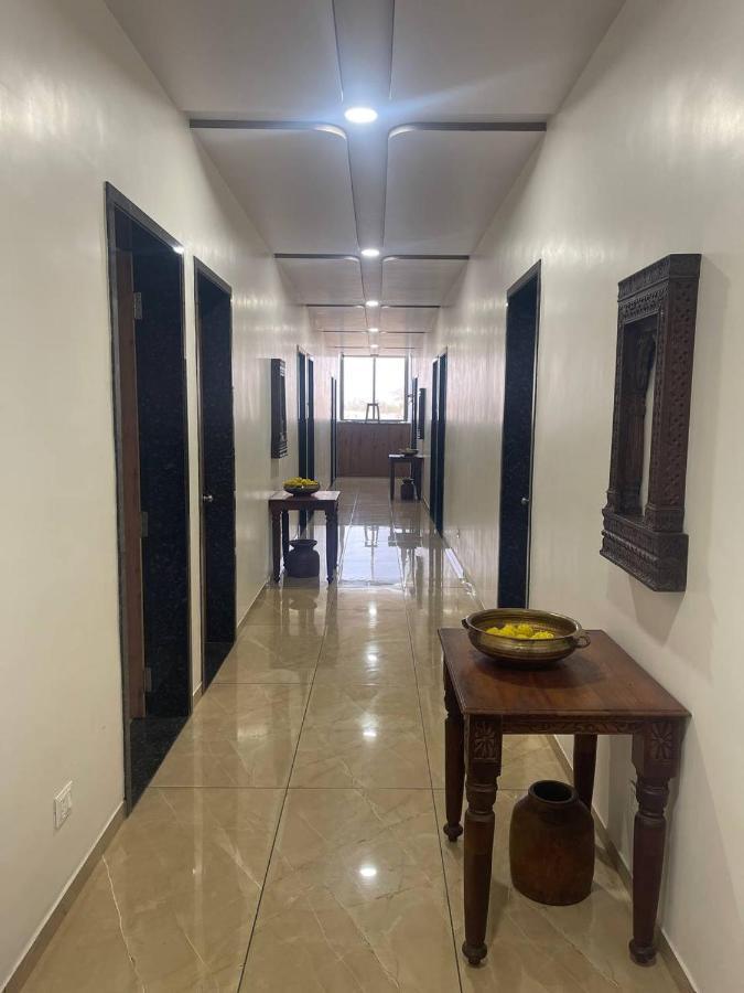 Hotel Nilkanth Navsari Eksteriør billede