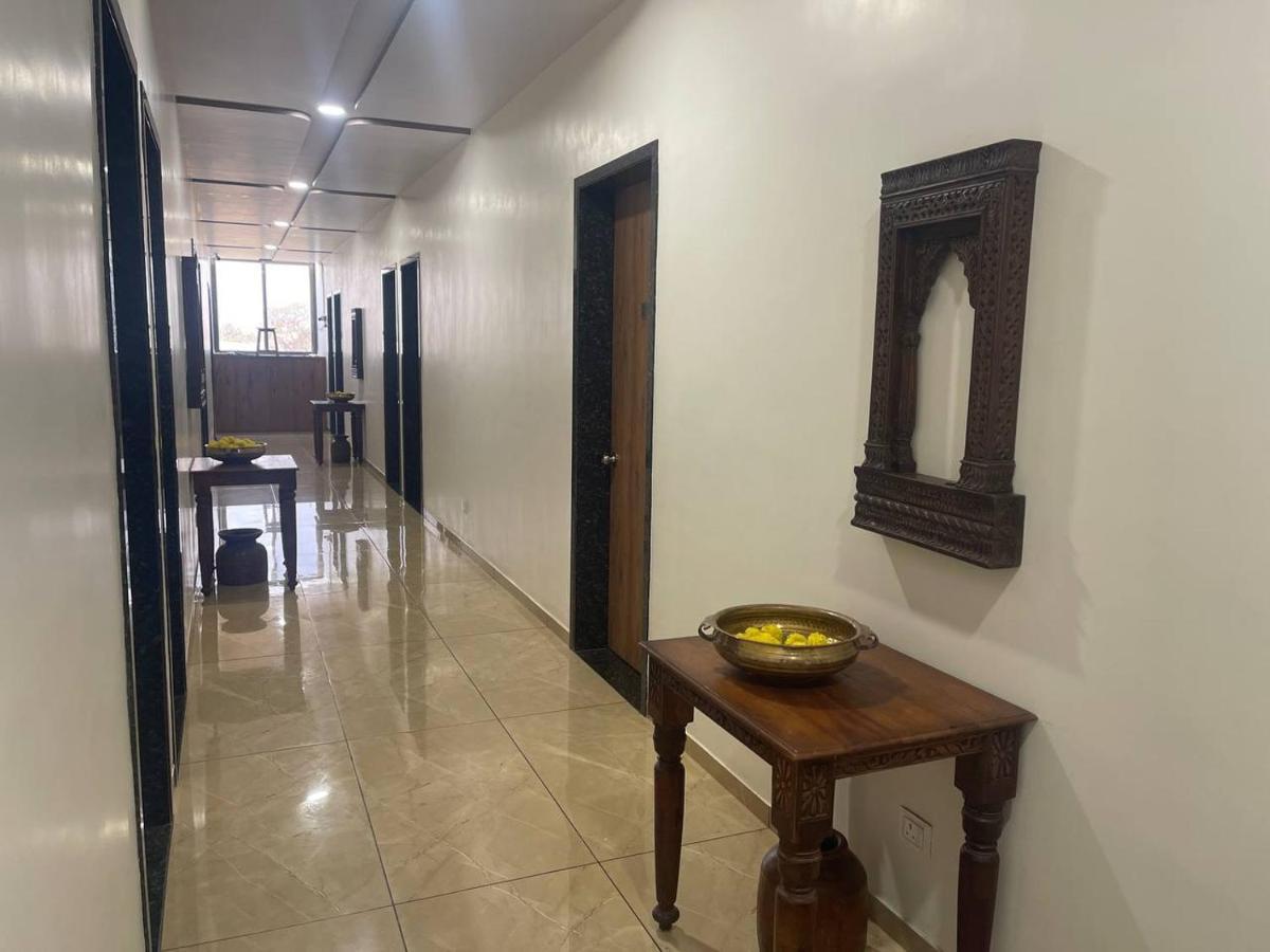 Hotel Nilkanth Navsari Eksteriør billede