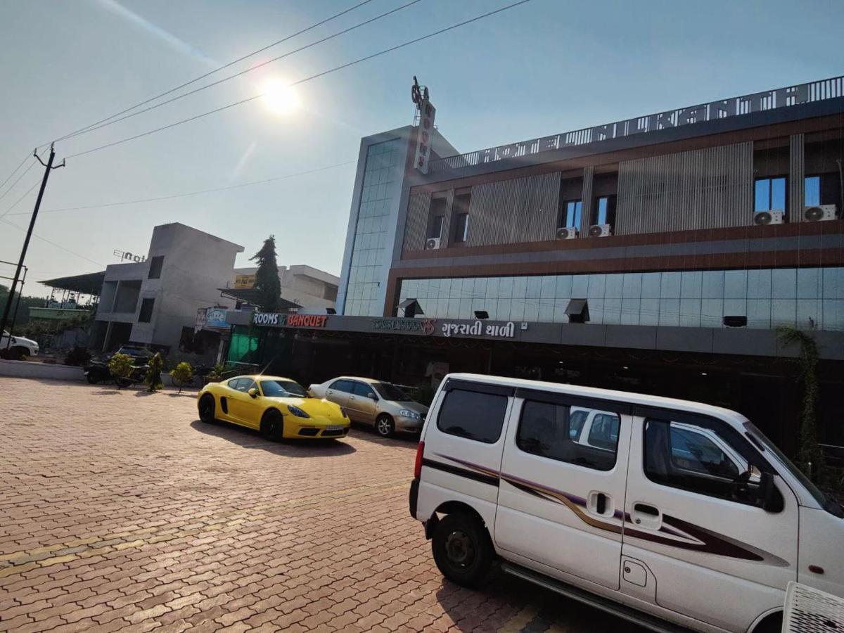 Hotel Nilkanth Navsari Eksteriør billede