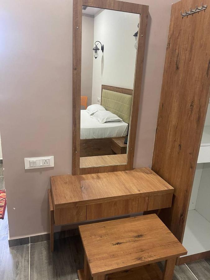 Hotel Nilkanth Navsari Eksteriør billede
