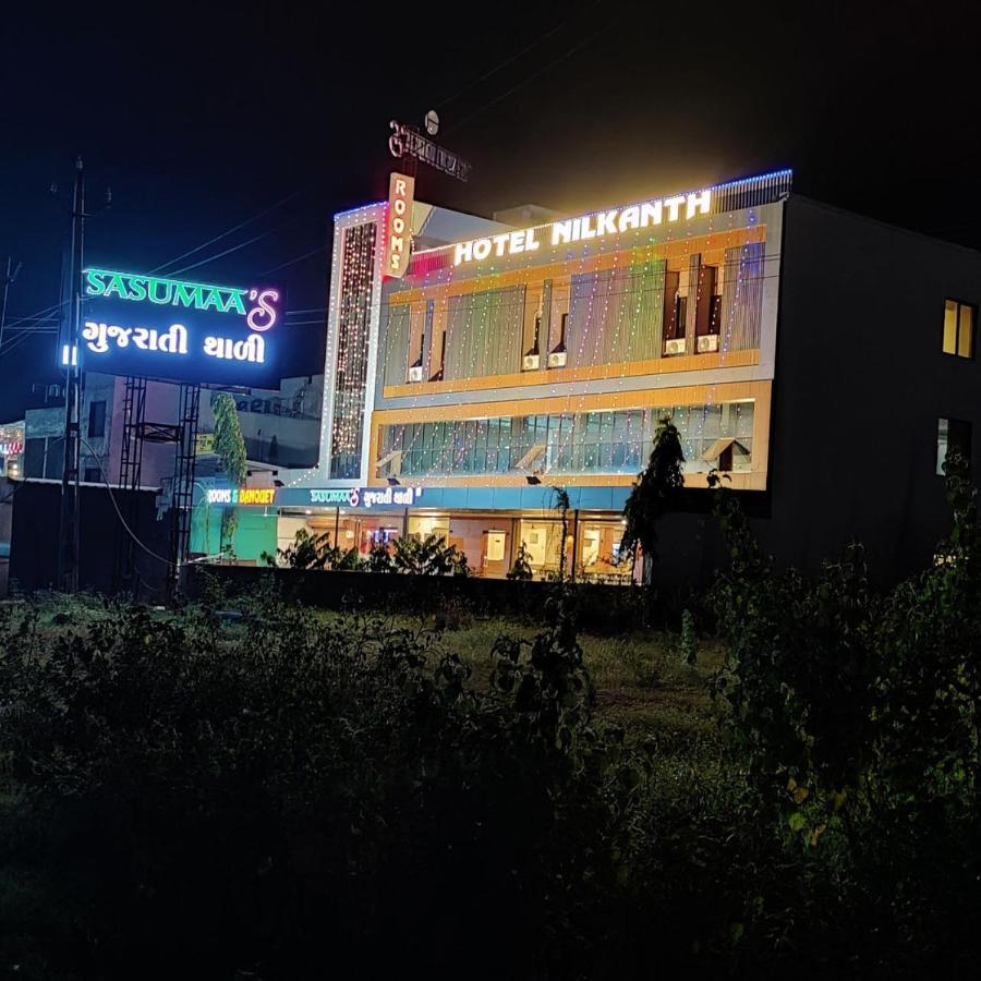 Hotel Nilkanth Navsari Eksteriør billede