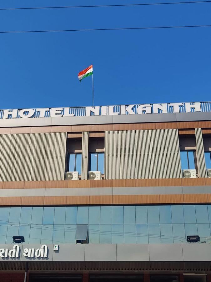 Hotel Nilkanth Navsari Eksteriør billede