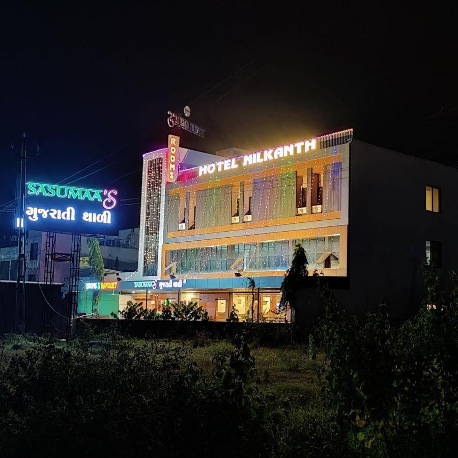 Hotel Nilkanth Navsari Eksteriør billede