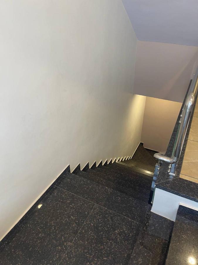 Hotel Nilkanth Navsari Eksteriør billede