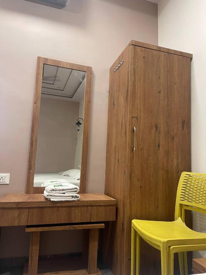 Hotel Nilkanth Navsari Eksteriør billede
