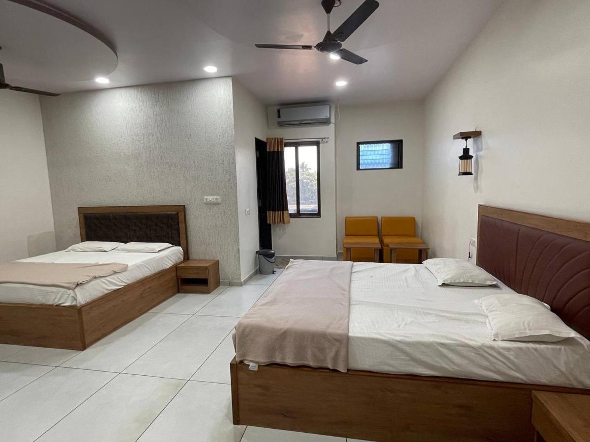 Hotel Nilkanth Navsari Eksteriør billede
