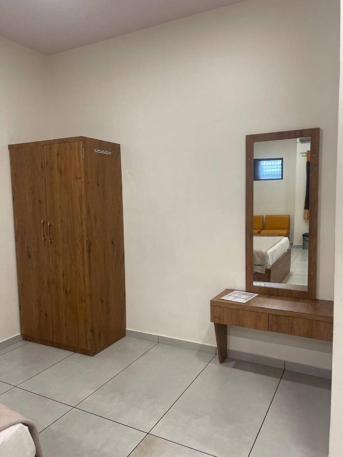 Hotel Nilkanth Navsari Eksteriør billede